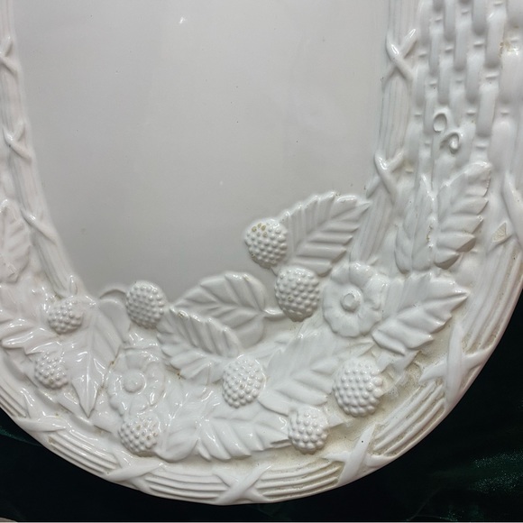 Large 20”x 14” White Stoneware Fruit Basket Serving Plater - Picture 2 of 16